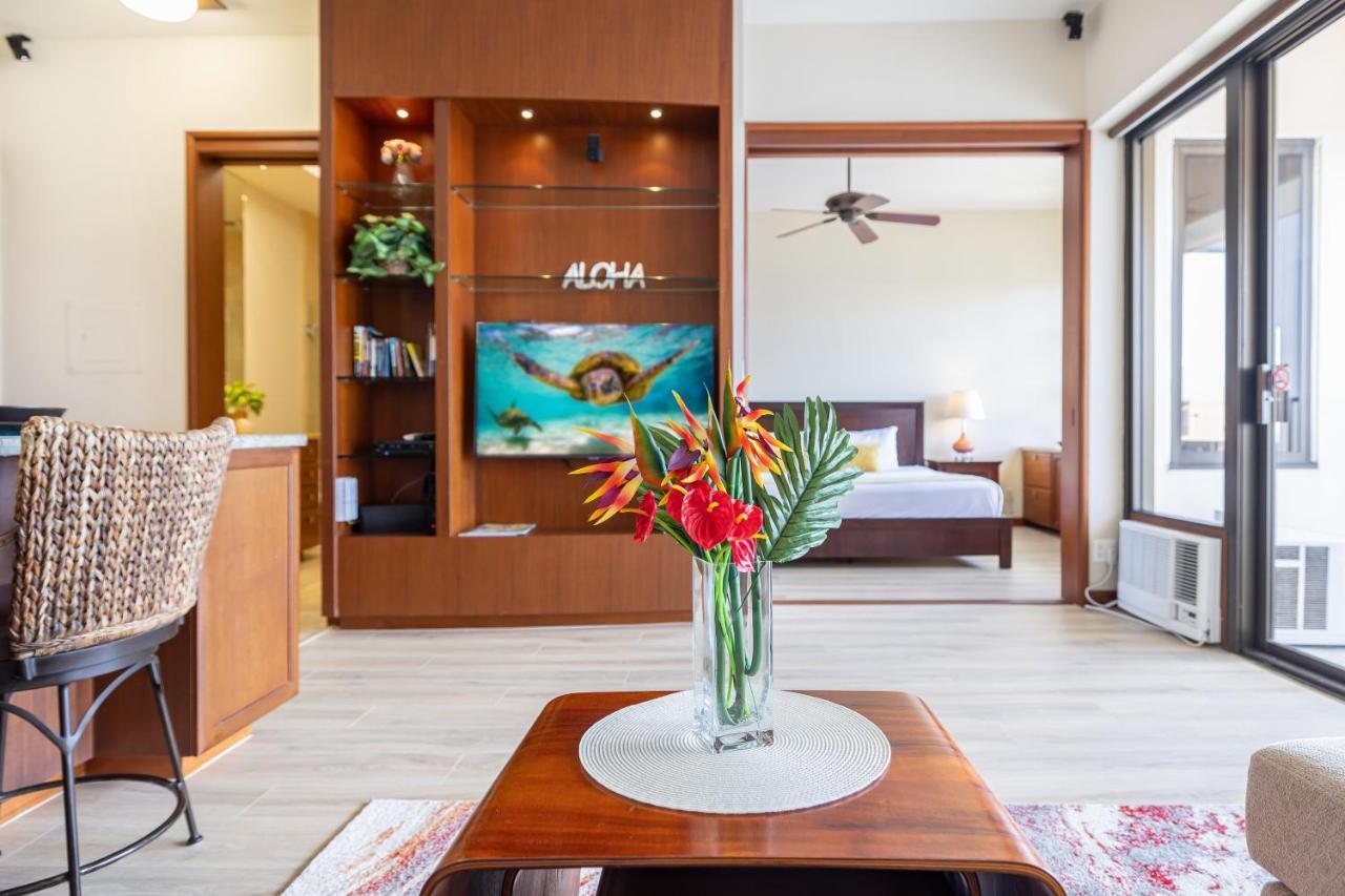 Upscale Penthouse With Ocean Views - Free Parking Apartment Honolulu Exterior photo