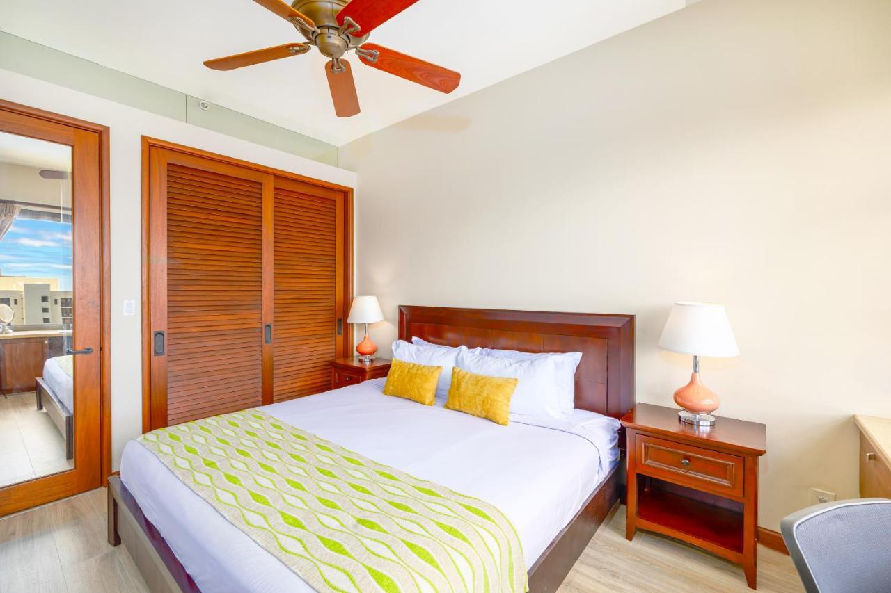 Upscale Penthouse With Ocean Views - Free Parking Apartment Honolulu Exterior photo