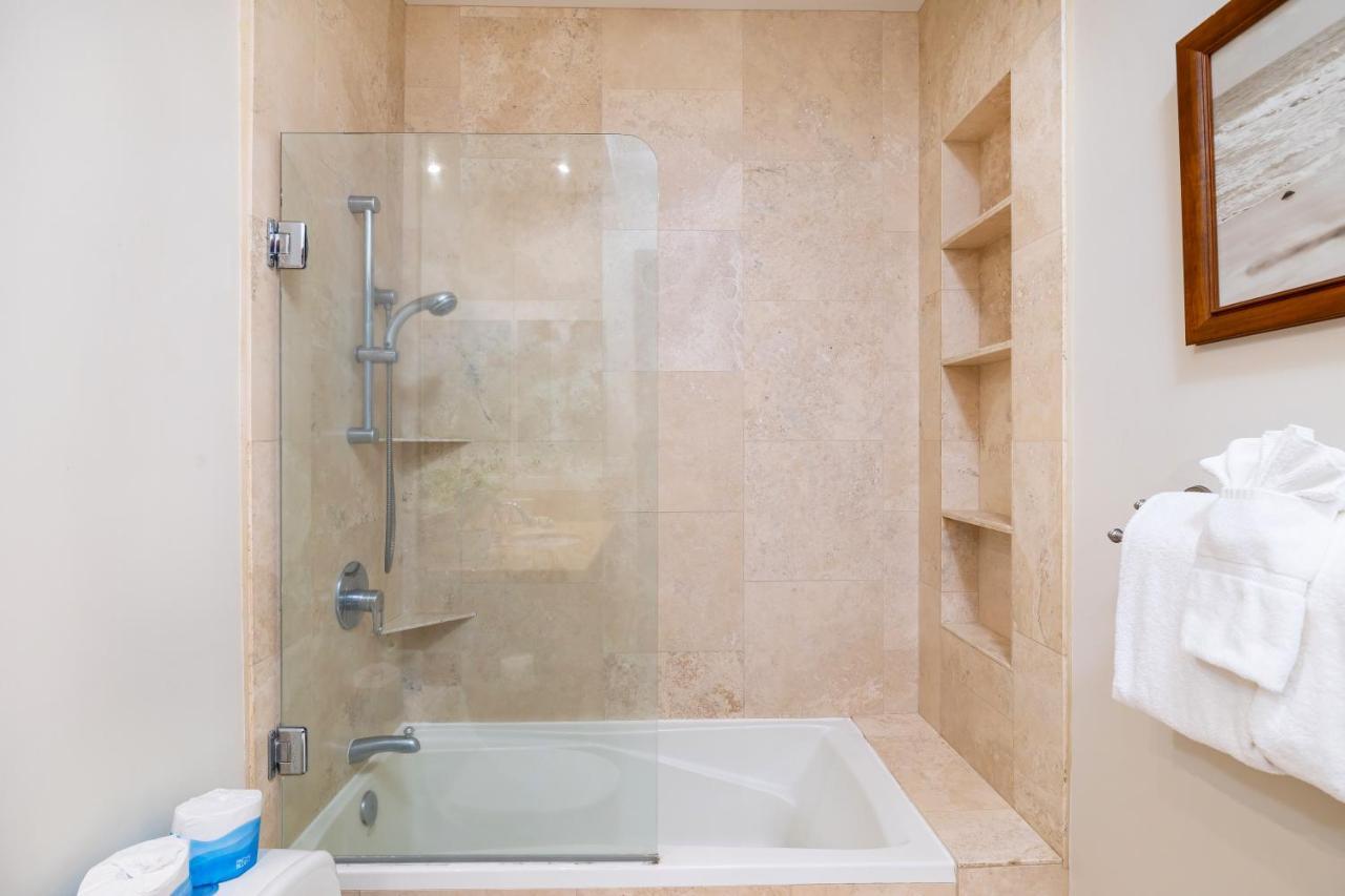 Upscale Penthouse With Ocean Views - Free Parking Apartment Honolulu Exterior photo