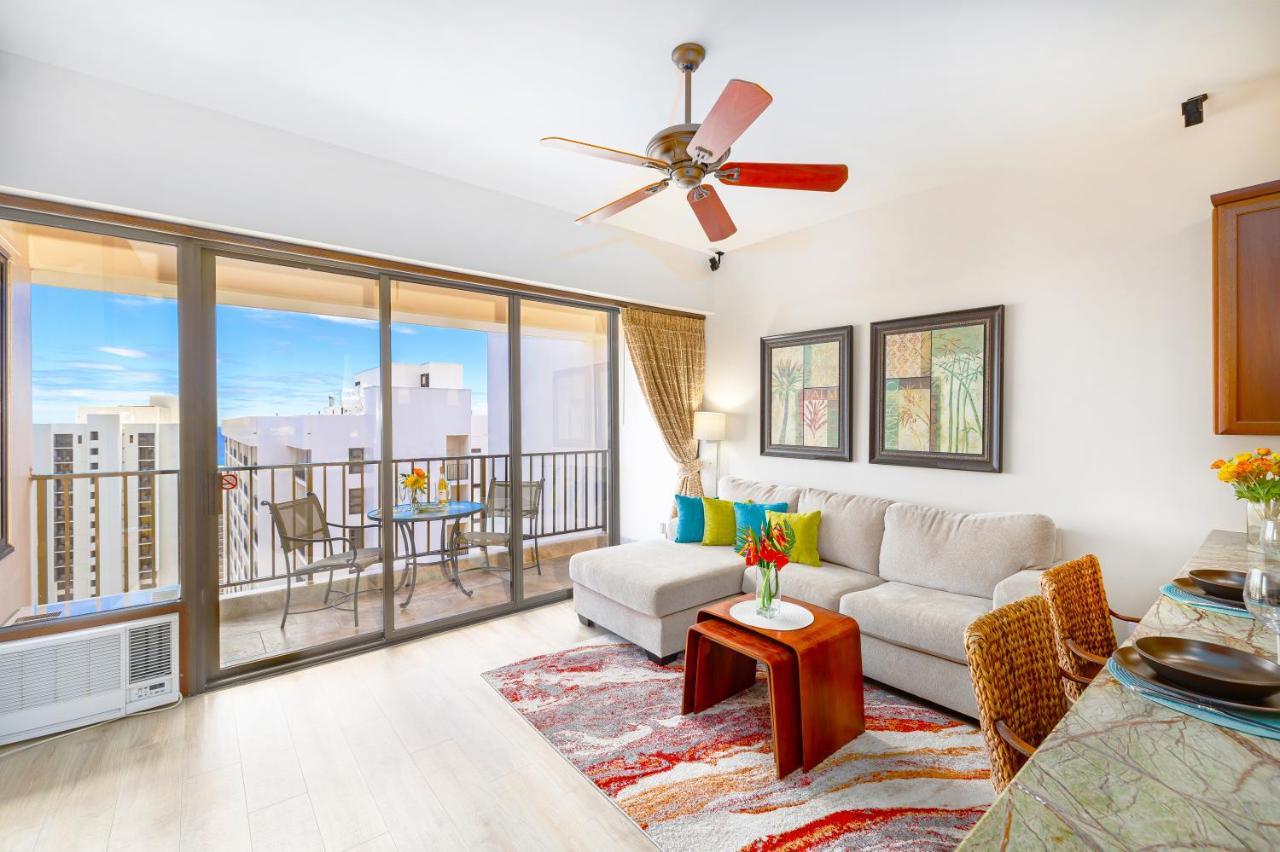 Upscale Penthouse With Ocean Views - Free Parking Apartment Honolulu Exterior photo
